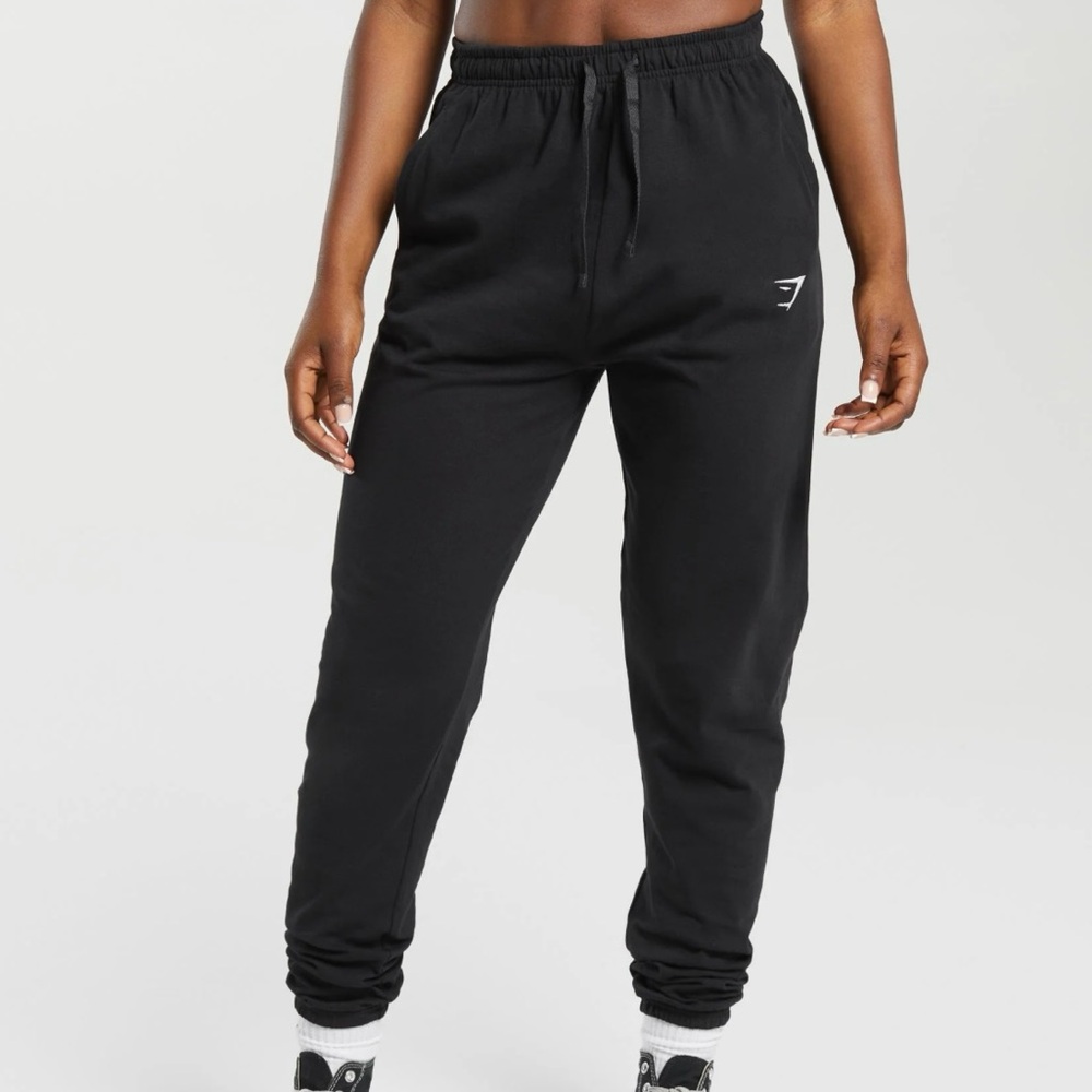 Gymshark Women’s Black Tapered Sweatpants with Elastic Waistband Size‎ Small